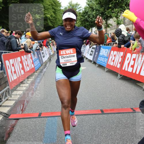 14.06.2026 - REWE Women's Run Strokosch-Dieckow http://msf.ph/oto/9765031 14.06.2026 09:51:47 Ziel 10589, 10604, 10925, 10999 meine-sportfotos.de