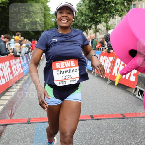 14.06.2026 - REWE Women's Run Strokosch-Dieckow http://msf.ph/oto/9765237 14.06.2026 09:51:47 Ziel 10589, 10604, 10925, 10999 meine-sportfotos.de