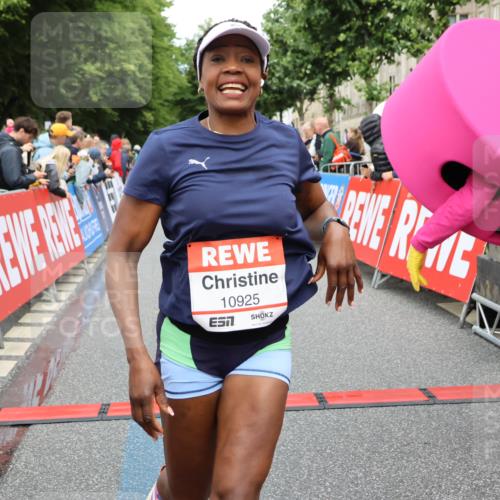 14.06.2026 - REWE Women's Run Strokosch-Dieckow http://msf.ph/oto/9765273 14.06.2026 09:51:47 Ziel 10589, 10604, 10925, 10999 meine-sportfotos.de