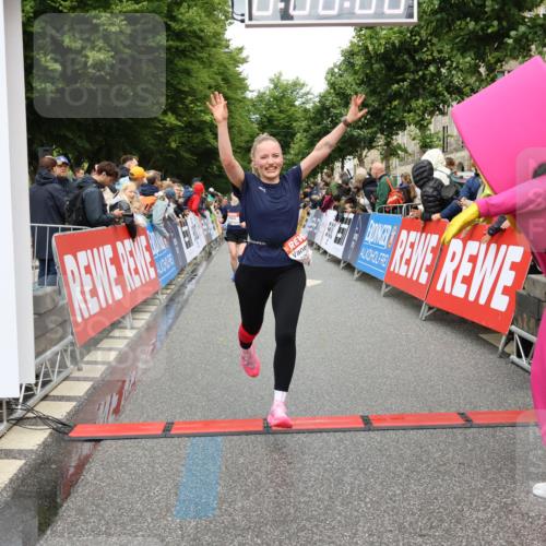 14.06.2026 - REWE Women's Run Strokosch-Dieckow http://msf.ph/oto/9765448 14.06.2026 09:51:49 Ziel 10589, 10604, 10925, 10999, 11244 meine-sportfotos.de