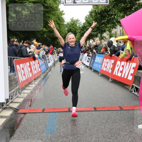 14.06.2026 - REWE Women's Run Strokosch-Dieckow http://msf.ph/oto/9765487 14.06.2026 09:51:49 Ziel 10589, 10604, 10925, 10999, 11244 meine-sportfotos.de