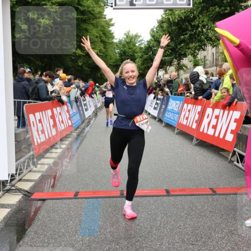 14.06.2026 - REWE Women's Run Strokosch-Dieckow http://msf.ph/oto/9765529 14.06.2026 09:51:49 Ziel 10589, 10604, 10925, 10999, 11244 meine-sportfotos.de