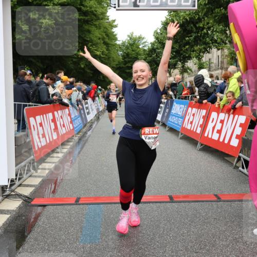 14.06.2026 - REWE Women's Run Strokosch-Dieckow http://msf.ph/oto/9765638 14.06.2026 09:51:49 Ziel 10589, 10604, 10925, 10999, 11244 meine-sportfotos.de