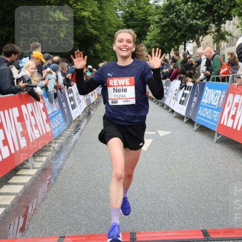 14.06.2026 - REWE Women's Run Strokosch-Dieckow http://msf.ph/oto/9765862 14.06.2026 09:51:52 Ziel 10589, 10925, 10999, 11218, 11244 meine-sportfotos.de