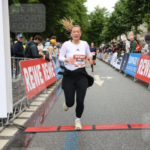 14.06.2026 - REWE Women's Run Strokosch-Dieckow http://msf.ph/oto/9766139 14.06.2026 09:51:56 Ziel 10999, 11218, 11244, 11388 meine-sportfotos.de