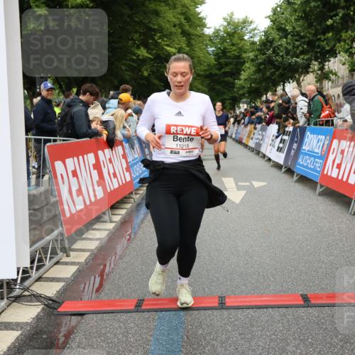 14.06.2026 - REWE Women's Run Strokosch-Dieckow http://msf.ph/oto/9766171 14.06.2026 09:51:56 Ziel 10999, 11218, 11244, 11388 meine-sportfotos.de