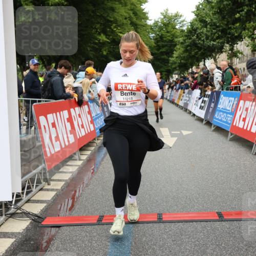 14.06.2026 - REWE Women's Run Strokosch-Dieckow http://msf.ph/oto/9766198 14.06.2026 09:51:56 Ziel 10999, 11218, 11244, 11388 meine-sportfotos.de