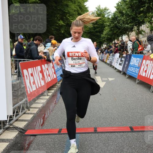 14.06.2026 - REWE Women's Run Strokosch-Dieckow http://msf.ph/oto/9766261 14.06.2026 09:51:56 Ziel 10999, 11218, 11244, 11388 meine-sportfotos.de