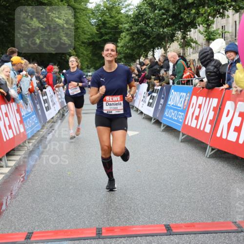 14.06.2026 - REWE Women's Run Strokosch-Dieckow http://msf.ph/oto/9766405 14.06.2026 09:51:59 Ziel 10763, 11218, 11244, 11388 meine-sportfotos.de