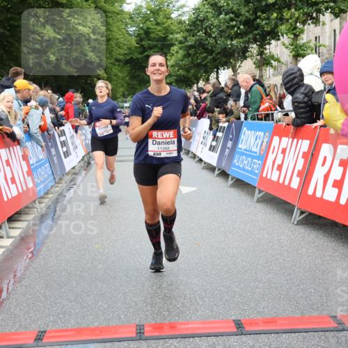 14.06.2026 - REWE Women's Run Strokosch-Dieckow http://msf.ph/oto/9766414 14.06.2026 09:51:59 Ziel 10763, 11218, 11244, 11388 meine-sportfotos.de