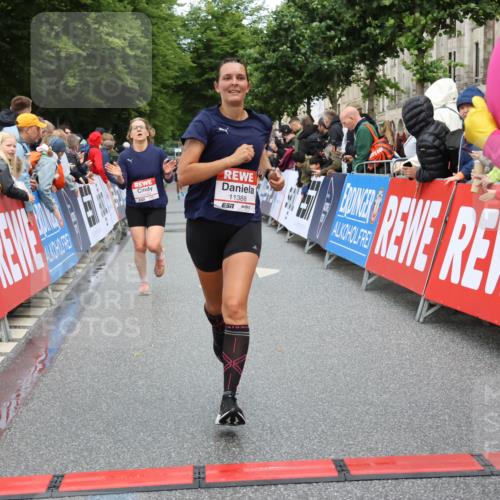 14.06.2026 - REWE Women's Run Strokosch-Dieckow http://msf.ph/oto/9766524 14.06.2026 09:51:59 Ziel 10763, 11218, 11244, 11388 meine-sportfotos.de