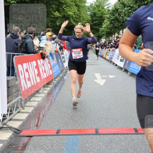 14.06.2026 - REWE Women's Run Strokosch-Dieckow http://msf.ph/oto/9766546 14.06.2026 09:52:00 Ziel 10763, 11218, 11244, 11388 meine-sportfotos.de