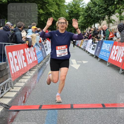 14.06.2026 - REWE Women's Run Strokosch-Dieckow http://msf.ph/oto/9766725 14.06.2026 09:52:01 Ziel 10763, 11218, 11388 meine-sportfotos.de