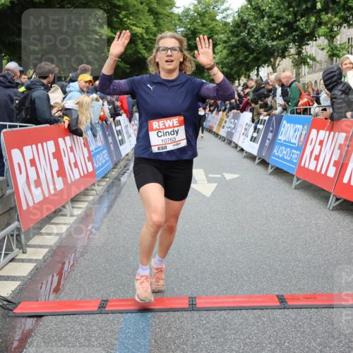 14.06.2026 - REWE Women's Run Strokosch-Dieckow http://msf.ph/oto/9766779 14.06.2026 09:52:01 Ziel 10763, 11218, 11388 meine-sportfotos.de