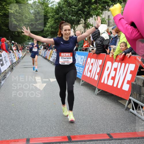 14.06.2026 - REWE Women's Run Strokosch-Dieckow http://msf.ph/oto/9766878 14.06.2026 09:52:08 Ziel 10449, 10763, 10971 meine-sportfotos.de