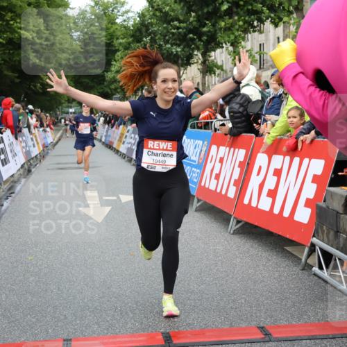 14.06.2026 - REWE Women's Run Strokosch-Dieckow http://msf.ph/oto/9766941 14.06.2026 09:52:08 Ziel 10449, 10763, 10971 meine-sportfotos.de