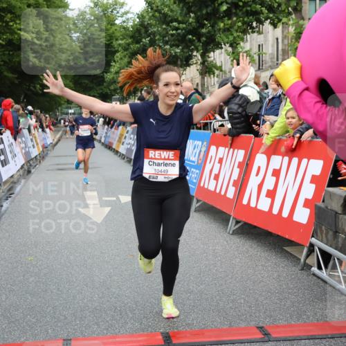 14.06.2026 - REWE Women's Run Strokosch-Dieckow http://msf.ph/oto/9766976 14.06.2026 09:52:08 Ziel 10449, 10763, 10971 meine-sportfotos.de