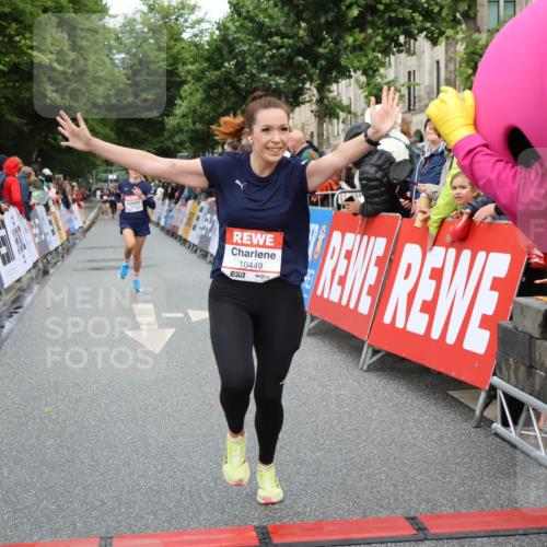 14.06.2026 - REWE Women's Run Strokosch-Dieckow http://msf.ph/oto/9766999 14.06.2026 09:52:08 Ziel 10449, 10763, 10971 meine-sportfotos.de
