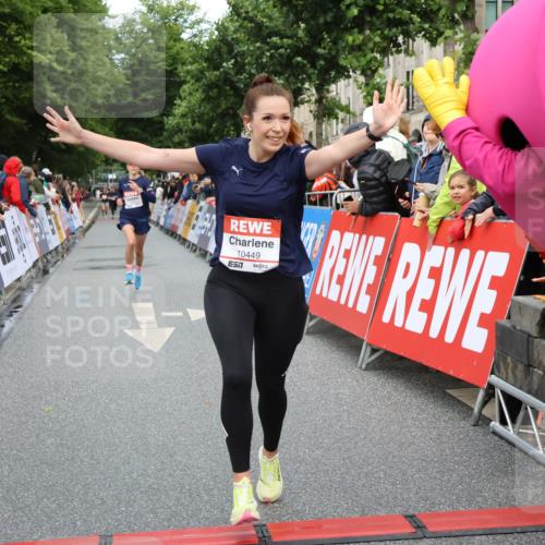 14.06.2026 - REWE Women's Run Strokosch-Dieckow http://msf.ph/oto/9767021 14.06.2026 09:52:08 Ziel 10449, 10763, 10971 meine-sportfotos.de