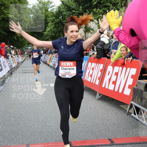14.06.2026 - REWE Women's Run Strokosch-Dieckow http://msf.ph/oto/9767043 14.06.2026 09:52:08 Ziel 10449, 10763, 10971 meine-sportfotos.de