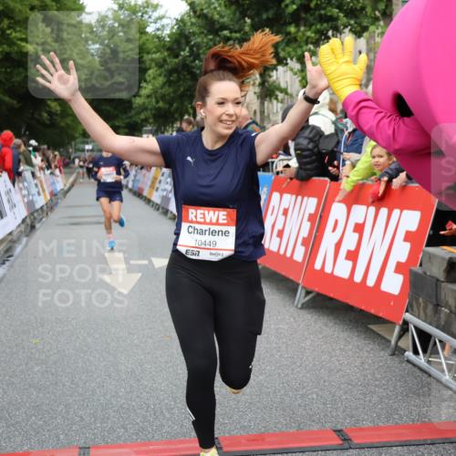 14.06.2026 - REWE Women's Run Strokosch-Dieckow http://msf.ph/oto/9767056 14.06.2026 09:52:08 Ziel 10449, 10763, 10971 meine-sportfotos.de