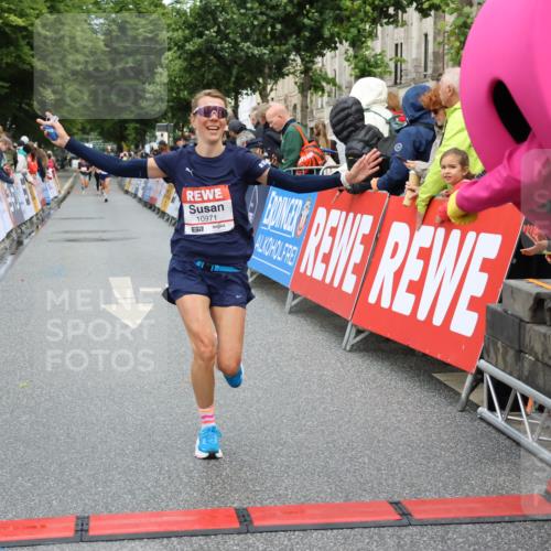 14.06.2026 - REWE Women's Run Strokosch-Dieckow http://msf.ph/oto/9767070 14.06.2026 09:52:11 Ziel 10449, 10971 meine-sportfotos.de
