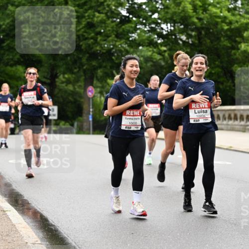 14.06.2026 - REWE Women's Run Dr. Thomas Lammeyer http://msf.ph/oto/9767104 14.06.2026 09:42:45 Laufen 10033, 10034 meine-sportfotos.de