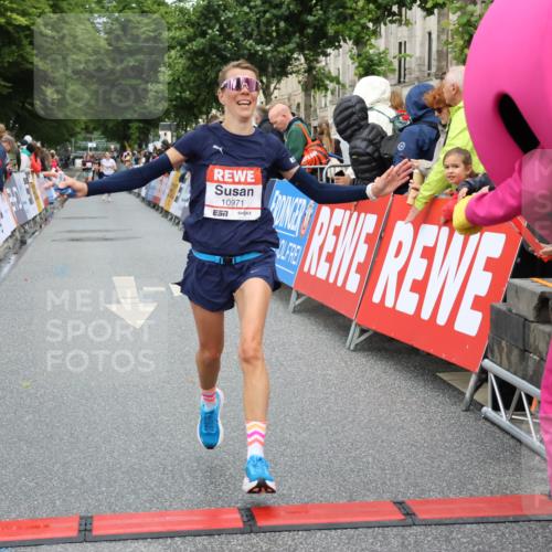14.06.2026 - REWE Women's Run Strokosch-Dieckow http://msf.ph/oto/9767107 14.06.2026 09:52:11 Ziel 10449, 10971 meine-sportfotos.de