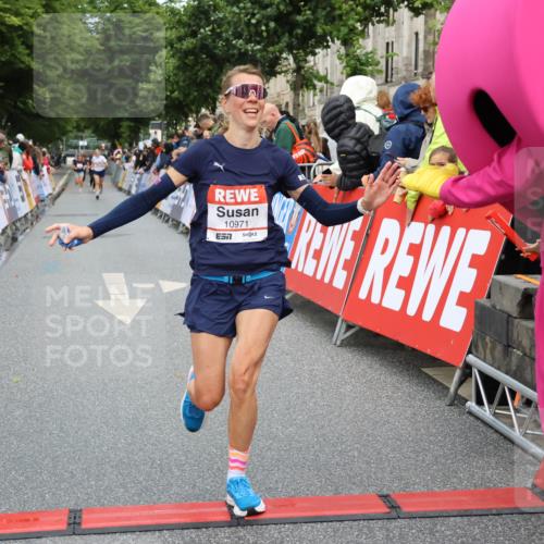 14.06.2026 - REWE Women's Run Strokosch-Dieckow http://msf.ph/oto/9767126 14.06.2026 09:52:11 Ziel 10449, 10971 meine-sportfotos.de