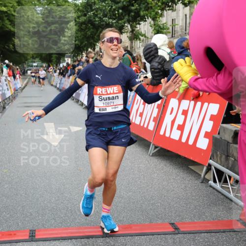 14.06.2026 - REWE Women's Run Strokosch-Dieckow http://msf.ph/oto/9767133 14.06.2026 09:52:11 Ziel 10449, 10971 meine-sportfotos.de