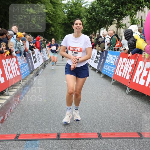 14.06.2026 - REWE Women's Run Strokosch-Dieckow http://msf.ph/oto/9767178 14.06.2026 09:52:23 Ziel 10230, 10286, 10870, 11135 meine-sportfotos.de