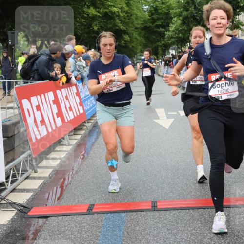 14.06.2026 - REWE Women's Run Strokosch-Dieckow http://msf.ph/oto/9767248 14.06.2026 09:52:26 Ziel 10230, 10286, 10870, 10954, 11135 meine-sportfotos.de