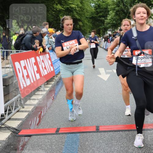 14.06.2026 - REWE Women's Run Strokosch-Dieckow http://msf.ph/oto/9767258 14.06.2026 09:52:26 Ziel 10230, 10286, 10870, 10954, 11135 meine-sportfotos.de