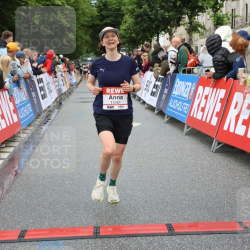 14.06.2026 - REWE Women's Run Strokosch-Dieckow http://msf.ph/oto/9767356 14.06.2026 09:52:35 Ziel 10954, 11228, 11261 meine-sportfotos.de