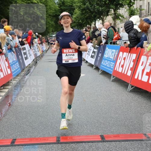 14.06.2026 - REWE Women's Run Strokosch-Dieckow http://msf.ph/oto/9767365 14.06.2026 09:52:35 Ziel 10954, 11228, 11261 meine-sportfotos.de