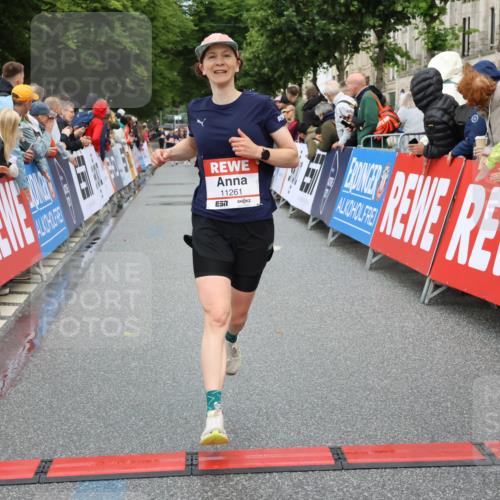14.06.2026 - REWE Women's Run Strokosch-Dieckow http://msf.ph/oto/9767374 14.06.2026 09:52:35 Ziel 10954, 11228, 11261 meine-sportfotos.de
