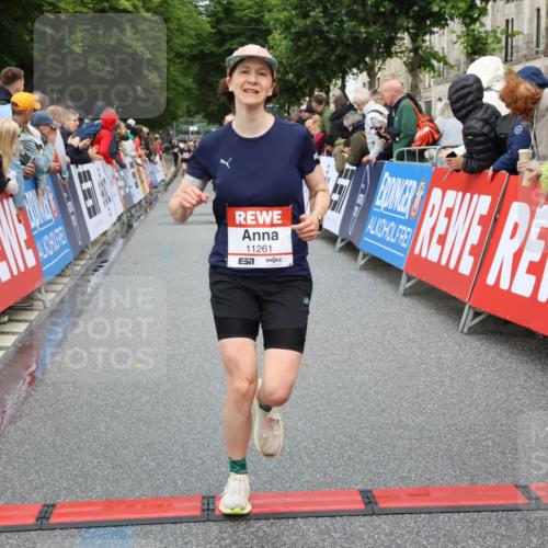 14.06.2026 - REWE Women's Run Strokosch-Dieckow http://msf.ph/oto/9767391 14.06.2026 09:52:35 Ziel 10954, 11228, 11261 meine-sportfotos.de