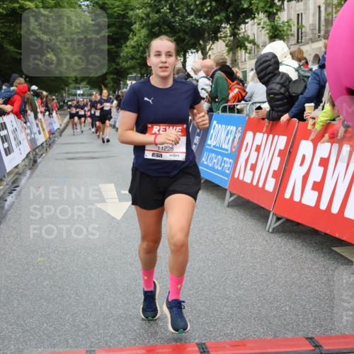 14.06.2026 - REWE Women's Run Strokosch-Dieckow http://msf.ph/oto/9767430 14.06.2026 09:52:38 Ziel 11228, 11261 meine-sportfotos.de
