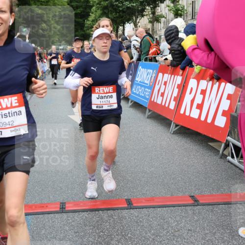 14.06.2026 - REWE Women's Run Strokosch-Dieckow http://msf.ph/oto/9767604 14.06.2026 09:52:48 Ziel 10168, 10278, 10422, 10942, 11174, 11326, 11467, 11519 meine-sportfotos.de