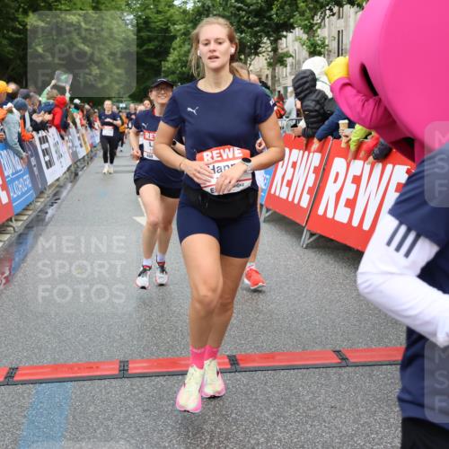 14.06.2026 - REWE Women's Run Strokosch-Dieckow http://msf.ph/oto/9767622 14.06.2026 09:52:49 Ziel 10168, 10278, 10422, 10490, 10686, 10942, 11174, 11326, 11467, 11519 meine-sportfotos.de