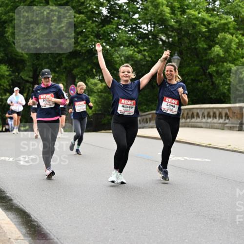 14.06.2026 - REWE Women's Run Dr. Thomas Lammeyer http://msf.ph/oto/9767664 14.06.2026 09:43:56 Laufen 10677, 57, 10982, 10558 meine-sportfotos.de