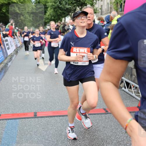 14.06.2026 - REWE Women's Run Strokosch-Dieckow http://msf.ph/oto/9767665 14.06.2026 09:52:50 Ziel 10168, 10278, 10422, 10490, 10686, 10942, 11174, 11326, 11467, 11519 meine-sportfotos.de
