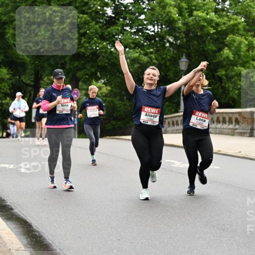 14.06.2026 - REWE Women's Run Dr. Thomas Lammeyer http://msf.ph/oto/9767667 14.06.2026 09:43:56 Laufen 10677, 10982, 10558, 57, 57, 7 meine-sportfotos.de