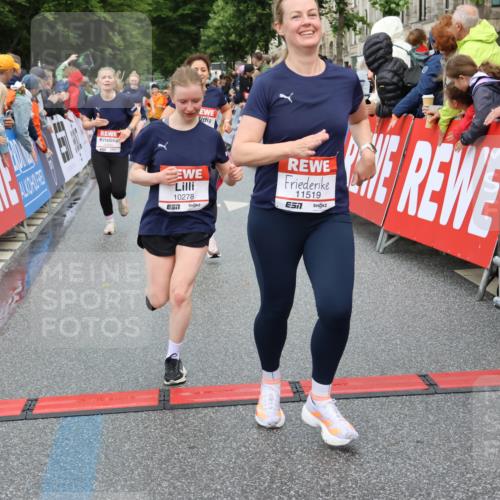 14.06.2026 - REWE Women's Run Strokosch-Dieckow http://msf.ph/oto/9767723 14.06.2026 09:52:51 Ziel 10168, 10278, 10422, 10490, 10686, 10942, 11123, 11174, 11326, 11467, 11519 meine-sportfotos.de