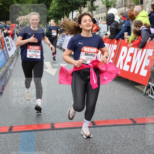 14.06.2026 - REWE Women's Run Strokosch-Dieckow http://msf.ph/oto/9767776 14.06.2026 09:52:53 Ziel 10168, 10278, 10422, 10490, 10629, 10686, 10942, 11123, 11174, 11326, 11467, 11485, 11519 meine-sportfotos.de