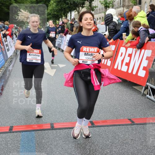 14.06.2026 - REWE Women's Run Strokosch-Dieckow http://msf.ph/oto/9767785 14.06.2026 09:52:53 Ziel 10168, 10278, 10422, 10490, 10629, 10686, 10942, 11123, 11174, 11326, 11467, 11485, 11519 meine-sportfotos.de