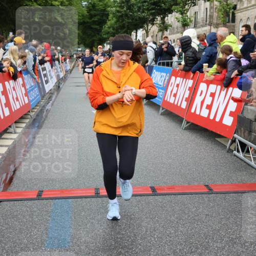 14.06.2026 - REWE Women's Run Strokosch-Dieckow http://msf.ph/oto/9767947 14.06.2026 09:52:59 Ziel 10278, 10490, 10629, 10686, 10833, 10984, 11123, 11485, 11519 meine-sportfotos.de