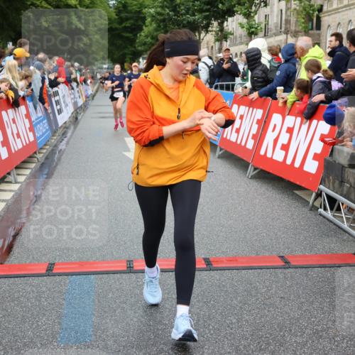 14.06.2026 - REWE Women's Run Strokosch-Dieckow http://msf.ph/oto/9767965 14.06.2026 09:52:59 Ziel 10278, 10490, 10629, 10686, 10833, 10984, 11123, 11485, 11519 meine-sportfotos.de