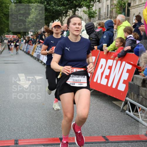 14.06.2026 - REWE Women's Run Strokosch-Dieckow http://msf.ph/oto/9767989 14.06.2026 09:53:02 Ziel 10629, 10833, 10984, 11123, 11485 meine-sportfotos.de