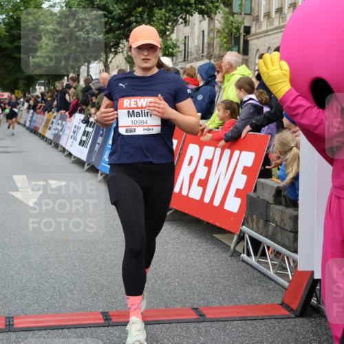 14.06.2026 - REWE Women's Run Strokosch-Dieckow http://msf.ph/oto/9768005 14.06.2026 09:53:03 Ziel 10629, 10833, 10984, 11123, 11485 meine-sportfotos.de
